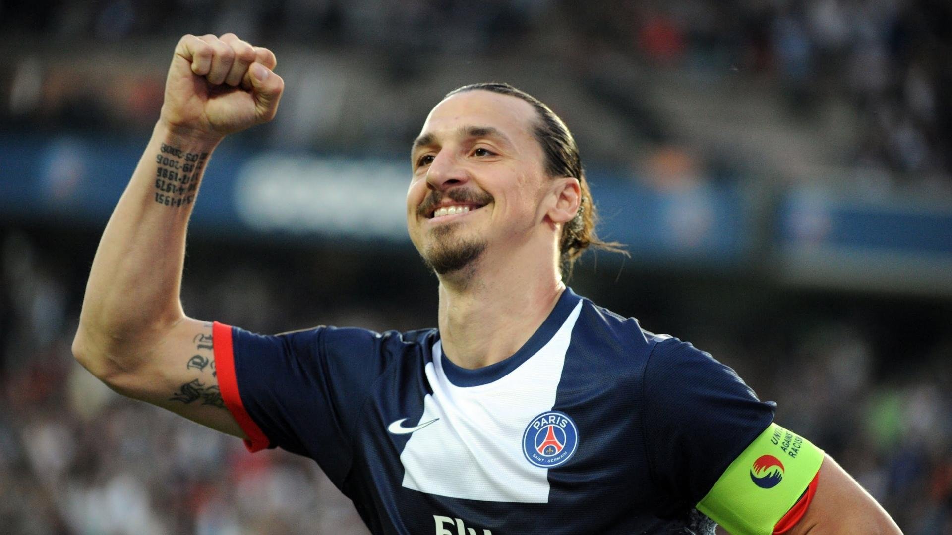 比赛结束后球员自发感谢远征球迷现场气氛感人至深，比赛后的致谢语