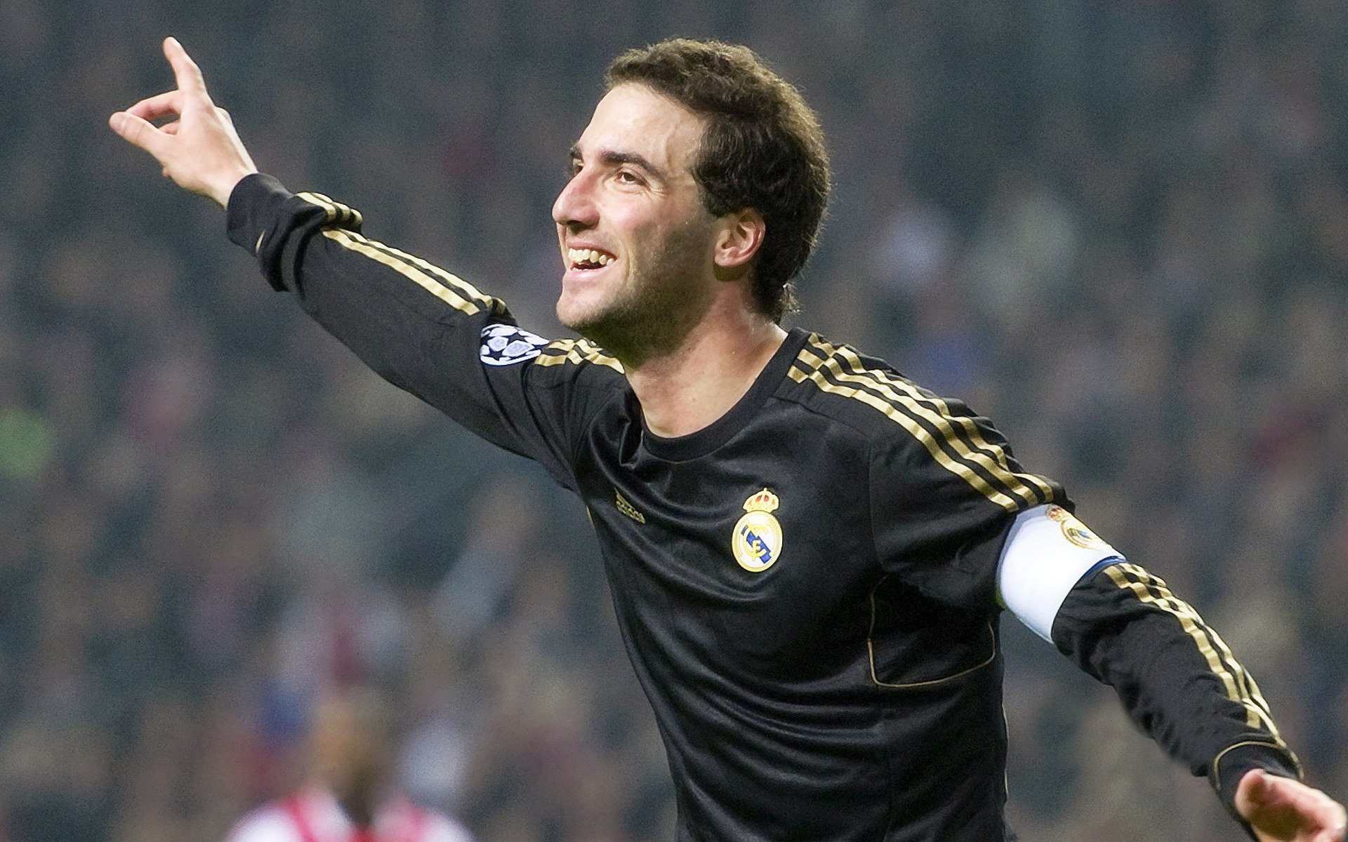 阿贾克斯新星埃因霍温,成为本赛季欧冠黑马